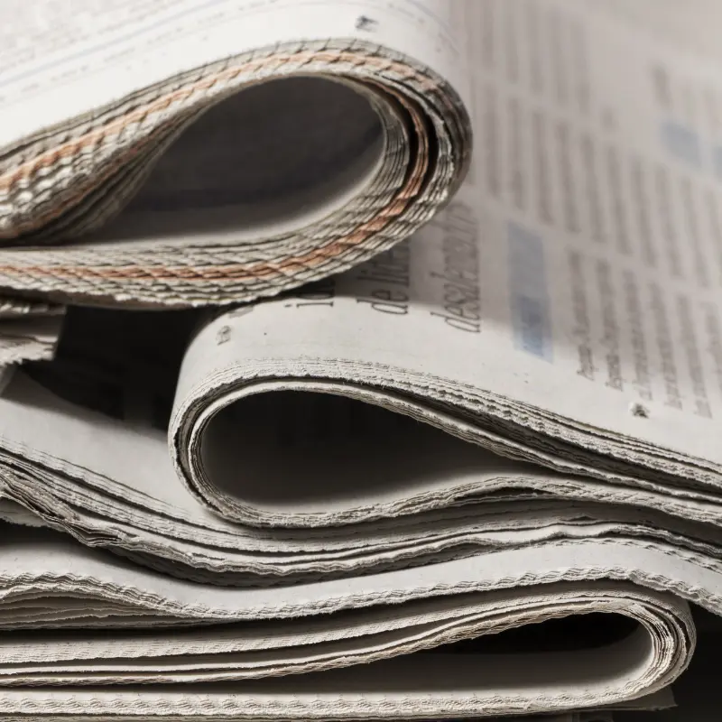 Ein Stapel aus Zeitungen